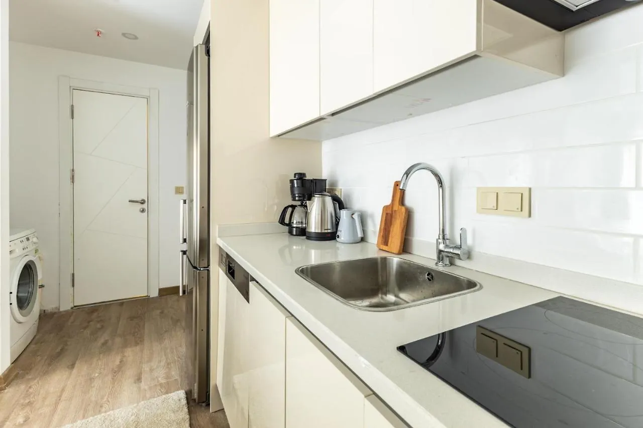 Stunning Istanbul Retreat 3 Min To Kanyon Mall Apartment