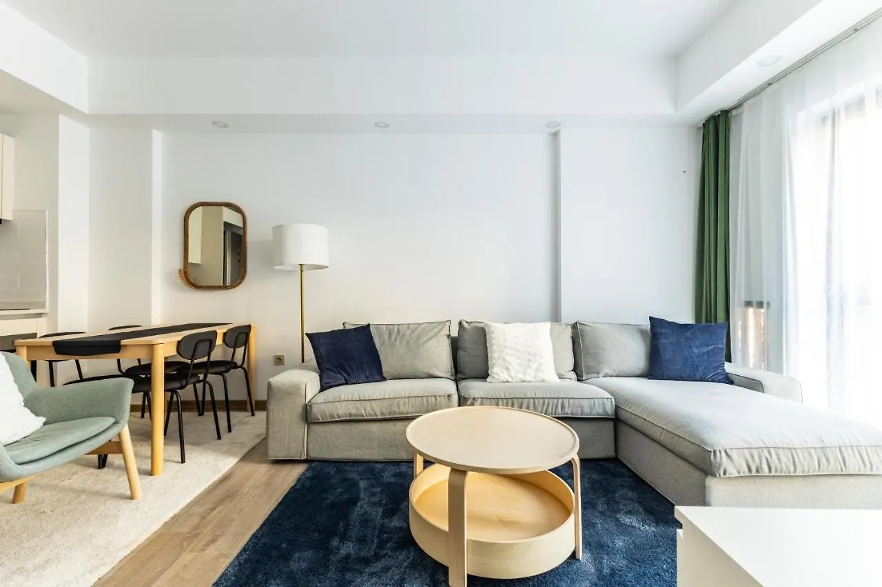 Stunning Istanbul Retreat 3 Min To Kanyon Mall Apartment