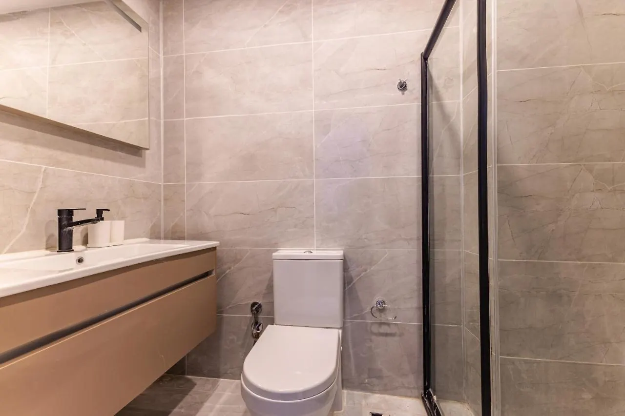 Stunning Istanbul Retreat 3 Min To Kanyon Mall Apartment